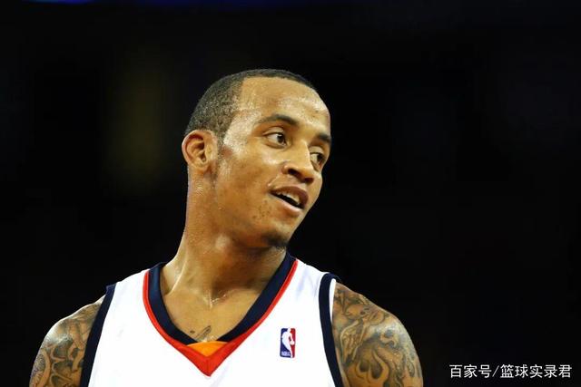 梁安琪素颜购物引发热议，昔日豪门形象与现实差距显著
