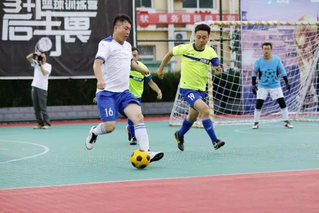 Mate 90回归方形镜组：致敬经典还是原地踏步？